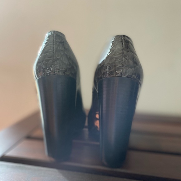 Vintage Louis Vuitton Heels - Picture 4 of 4